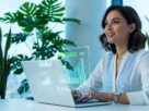 Mulher empreendedora trabalhando em seu laptop, analisando gráficos de crescimento de pequenos negócios em alta na tecnologia.